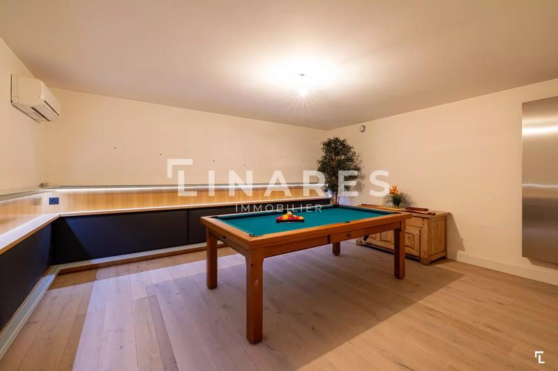 Maison - 570 m² - 7 pièces