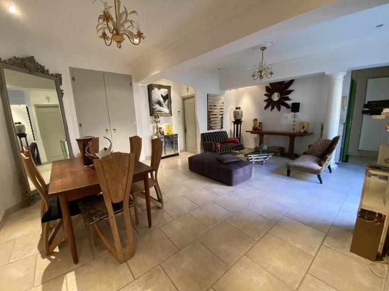 Maison - 238 m² - 4 pièces