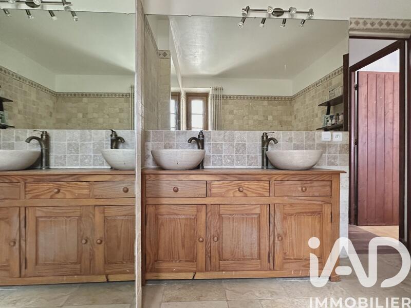 Maison - 280 m² - 7 pièces