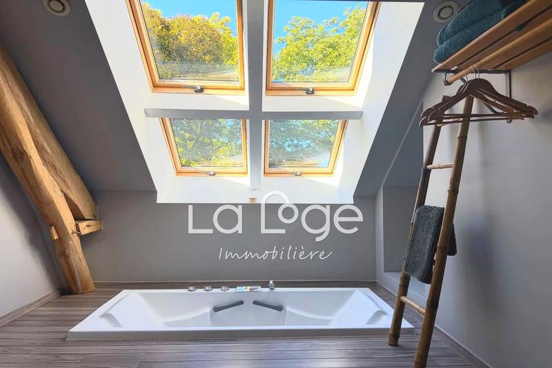 Maison - 6 360 m² - 10 pièces