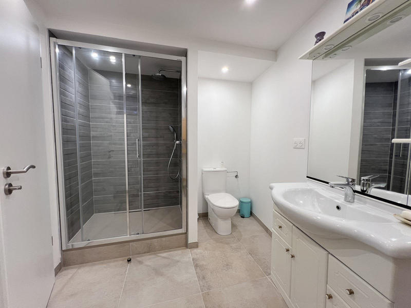 Maison - 240 m² - 10 pièces