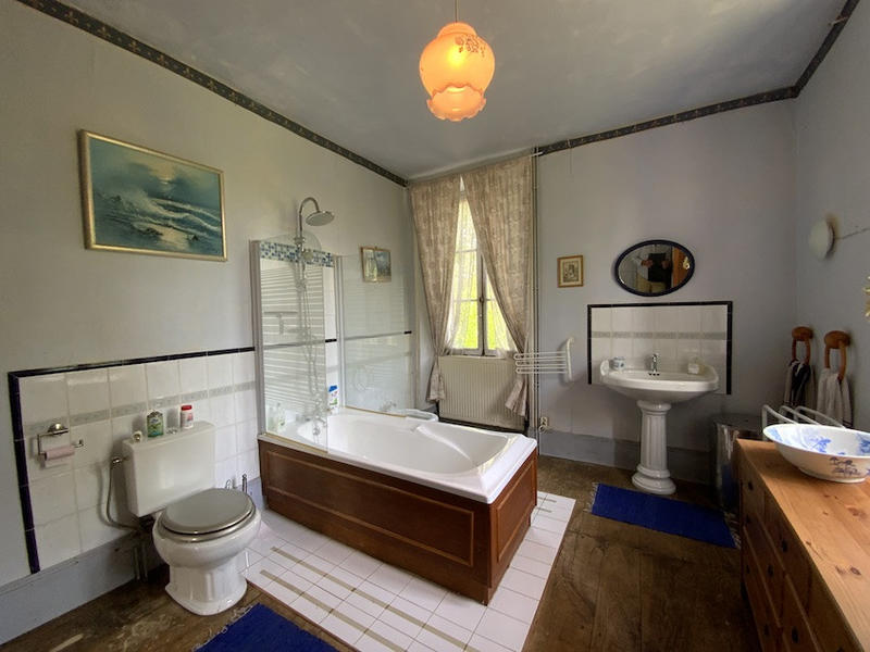 Maison - 201 m² - 7 pièces