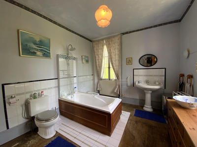 Maison - 201 m² - 7 pièces