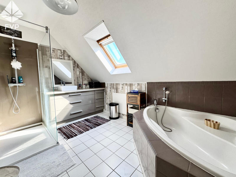 Maison - 170 m² - 7 pièces