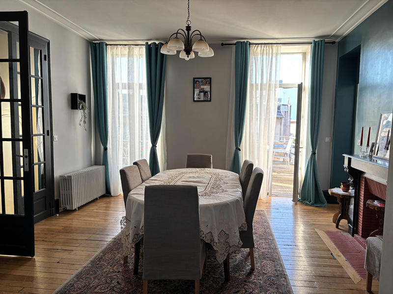 Maison - 245 m² - 9 pièces