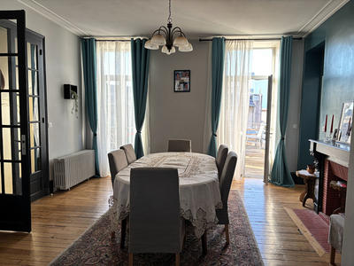Maison - 245 m² - 9 pièces