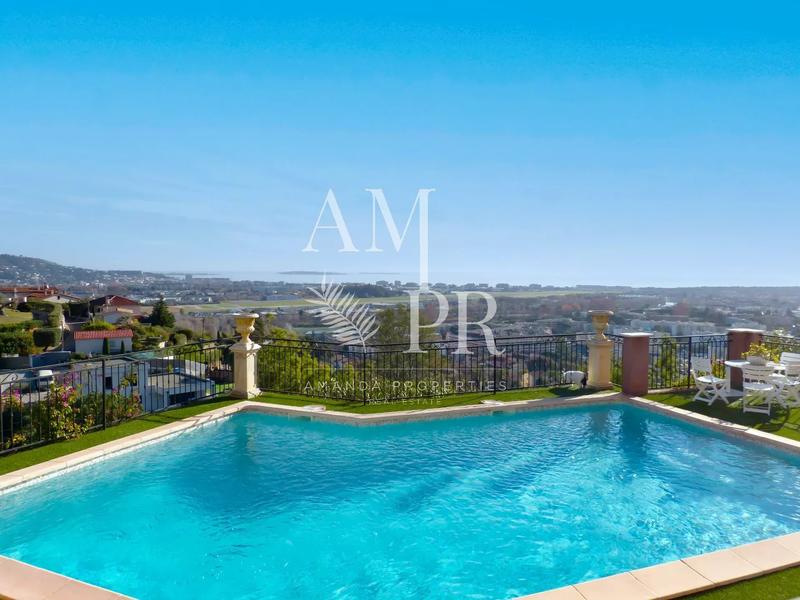 Villa - 220 m² - 8 pièces