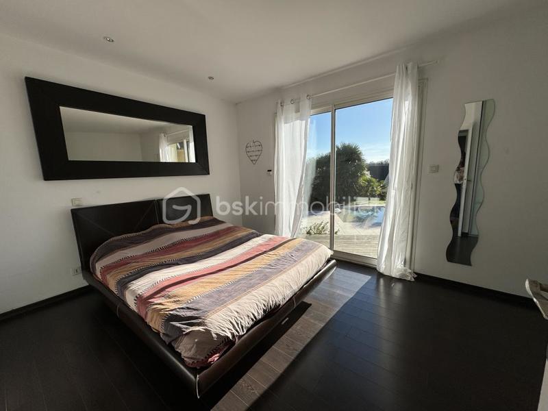 Maison - 240 m² - 7 pièces