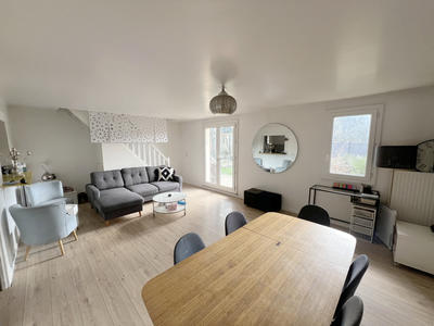 Maison - 90 m² - 5 pièces