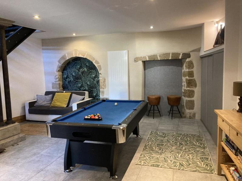 Maison - 250 m² - 6 pièces