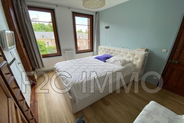 Maison - 260 m² - 12 pièces