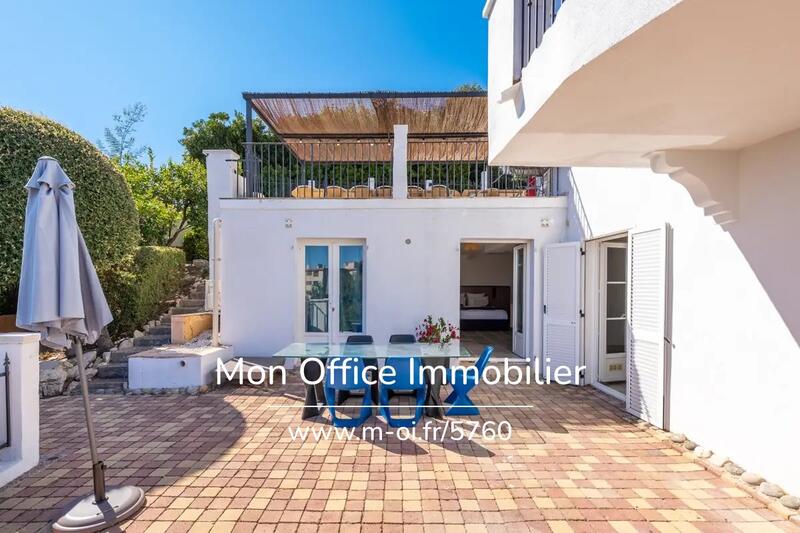 Maison - 230 m² - 8 pièces