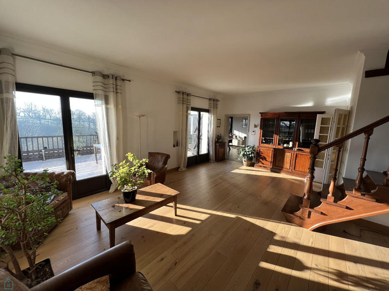 Maison - 298 m² - 9 pièces