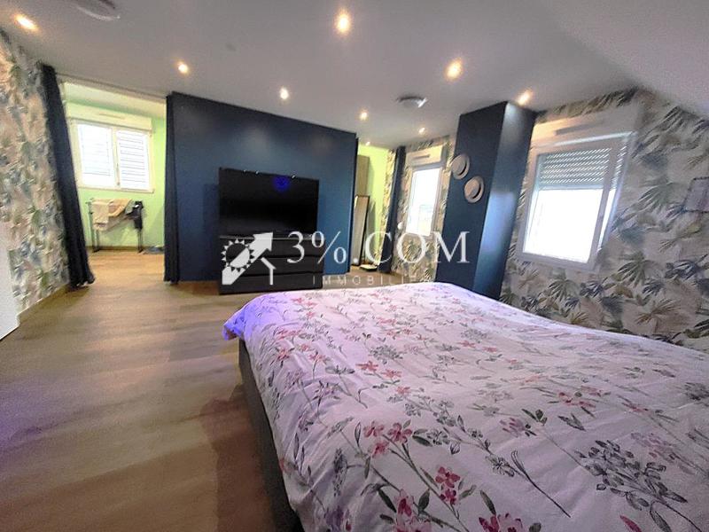 Maison - 230 m² - 10 pièces