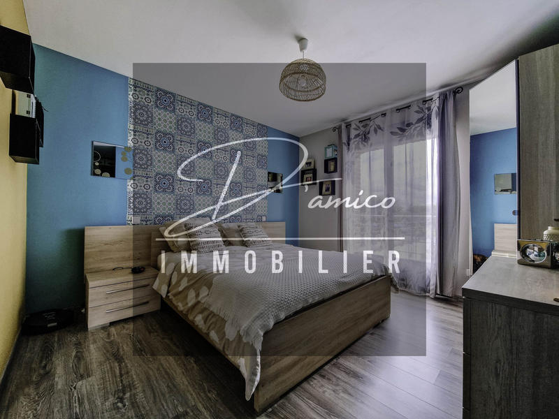 Maison - 214 m² - 10 pièces