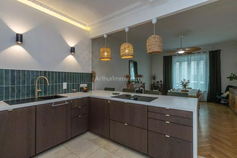 Maison - 237 m² - 9 pièces