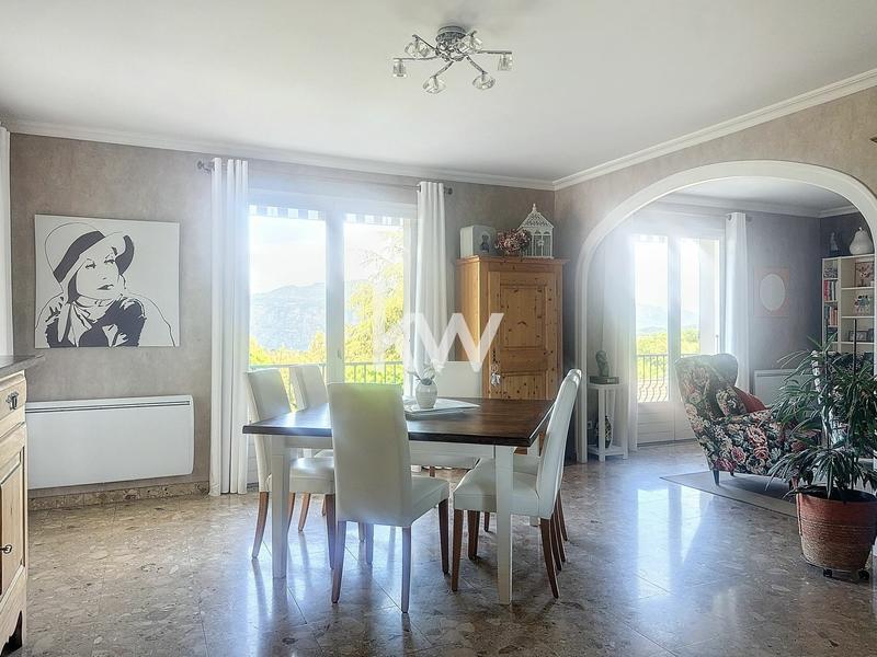 Maison - 159 m² - 6 pièces