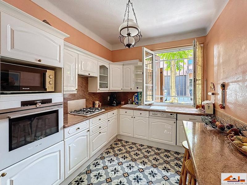 Villa - 206 m² - 8 pièces