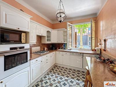 Villa - 206 m² - 8 pièces