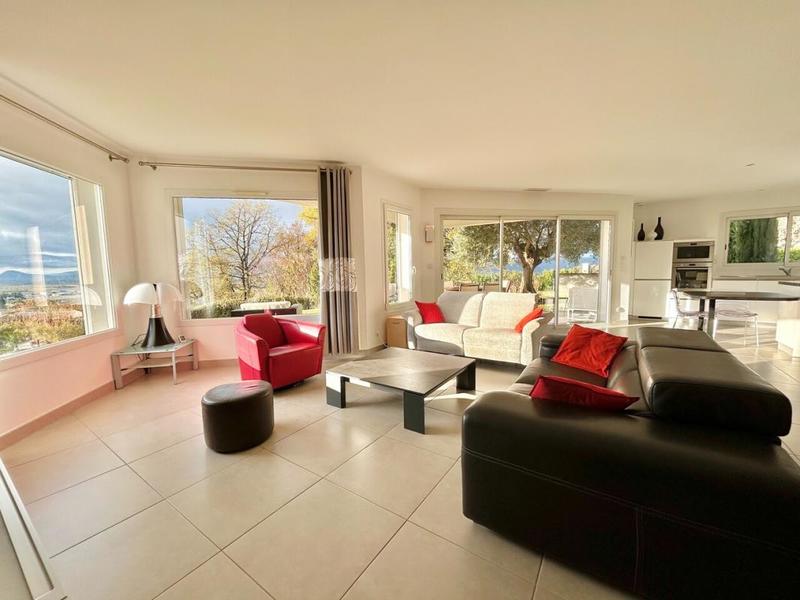 Maison - 12 m² - 6 pièces