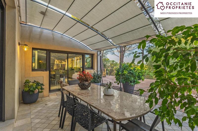 Propriété - 320 m² - 7 pièces