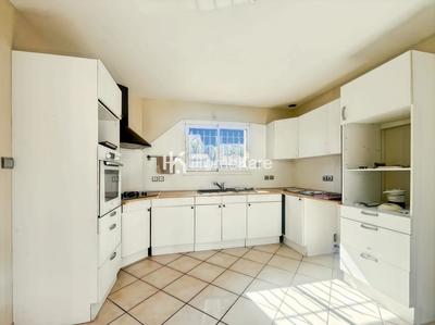 Maison - 96 m² - 5 pièces