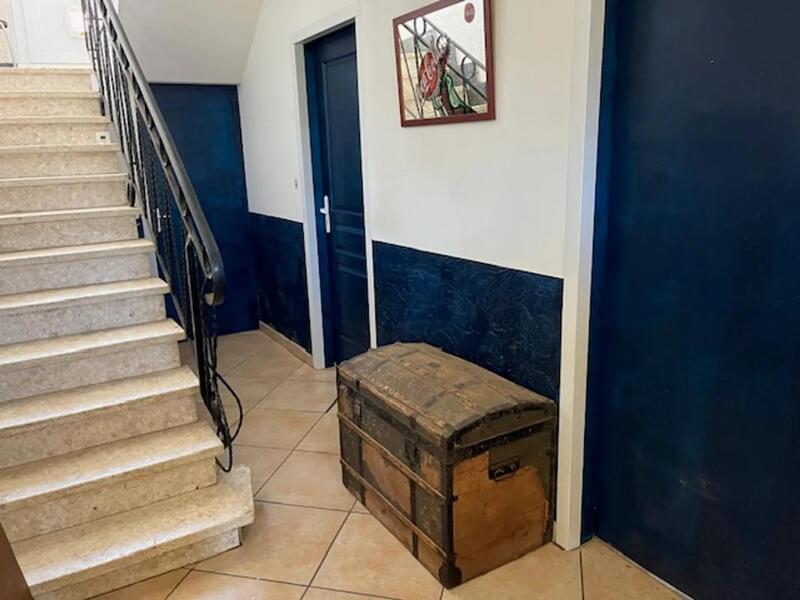 Maison - 250 m² - 9 pièces