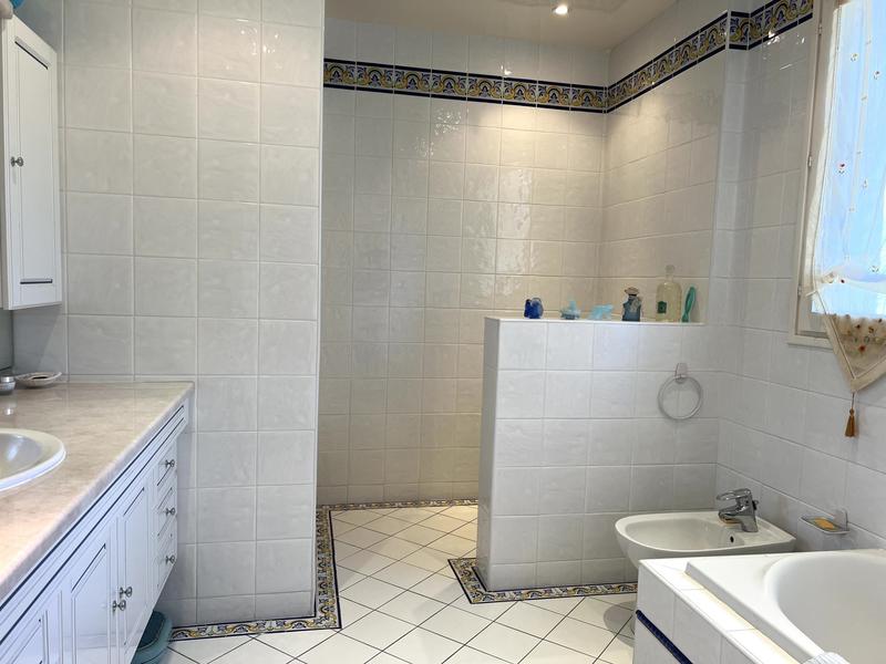 Villa - 320 m² - 10 pièces