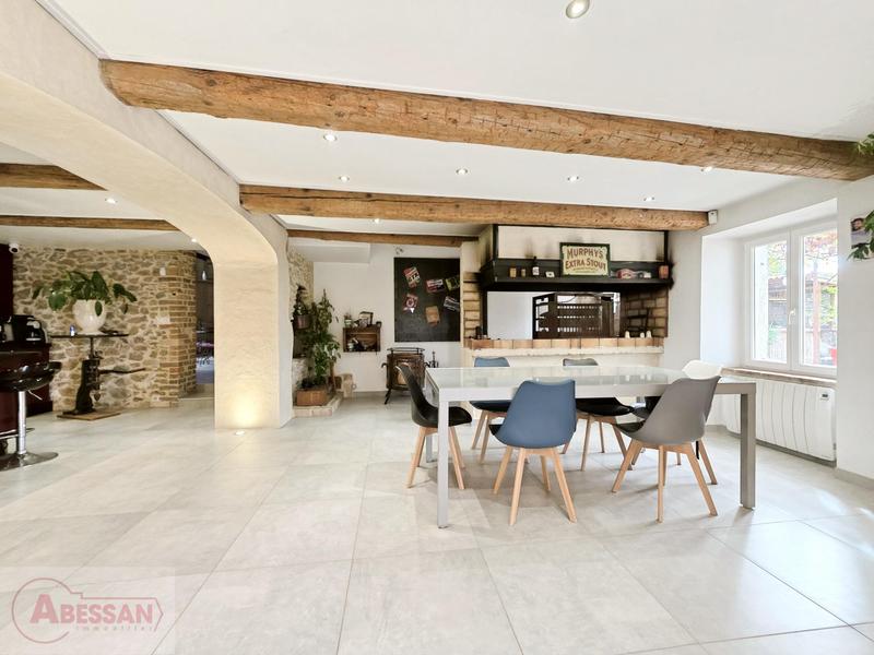 Maison - 457 m² - 16 pièces