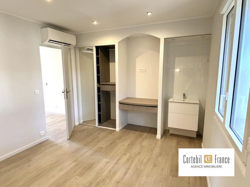 Villa - 245 m² - 9 pièces