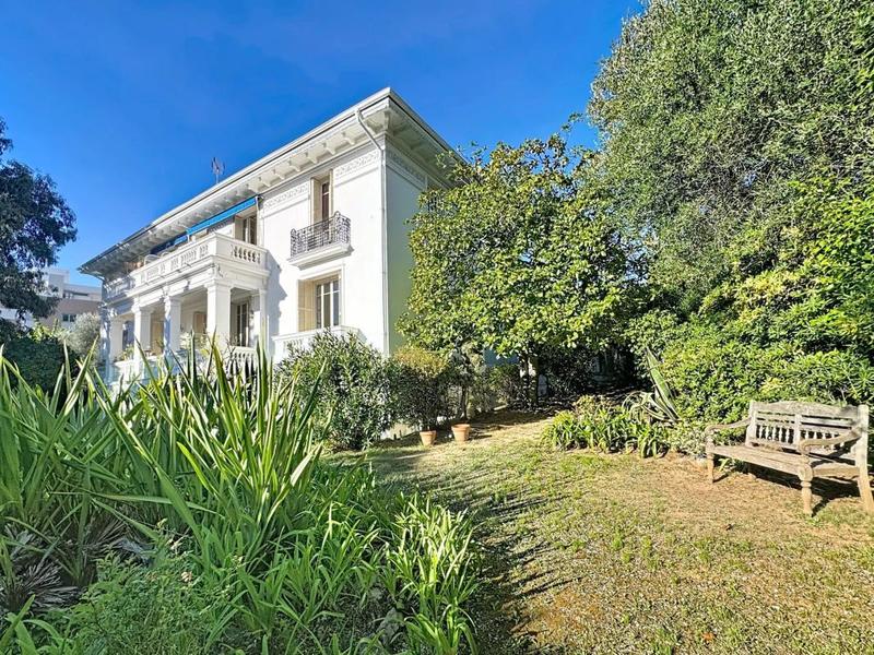 Appartement - 96 m² - 3 pièces