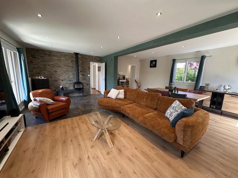 Maison traditionnelle - 137 m² - 6 pièces