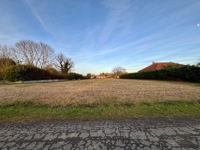 Terrain constructible - 2 470 m²