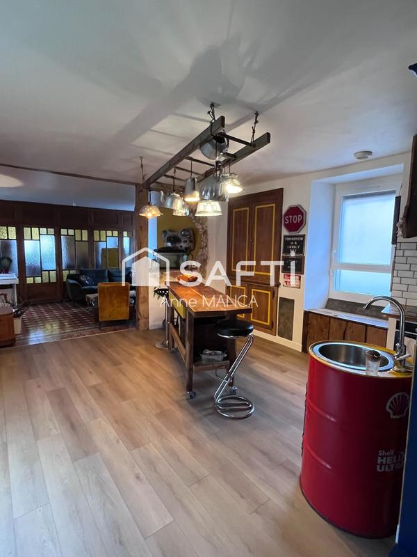 Maison - 220 m² - 7 pièces