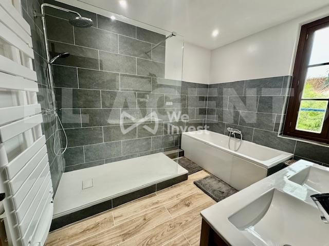 Maison - 337 m² - 8 pièces