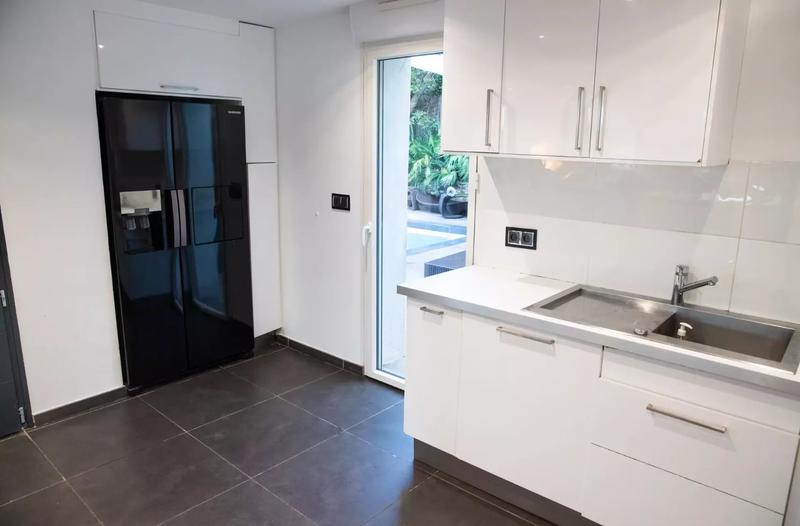 Maison - 172 m² - 10 pièces