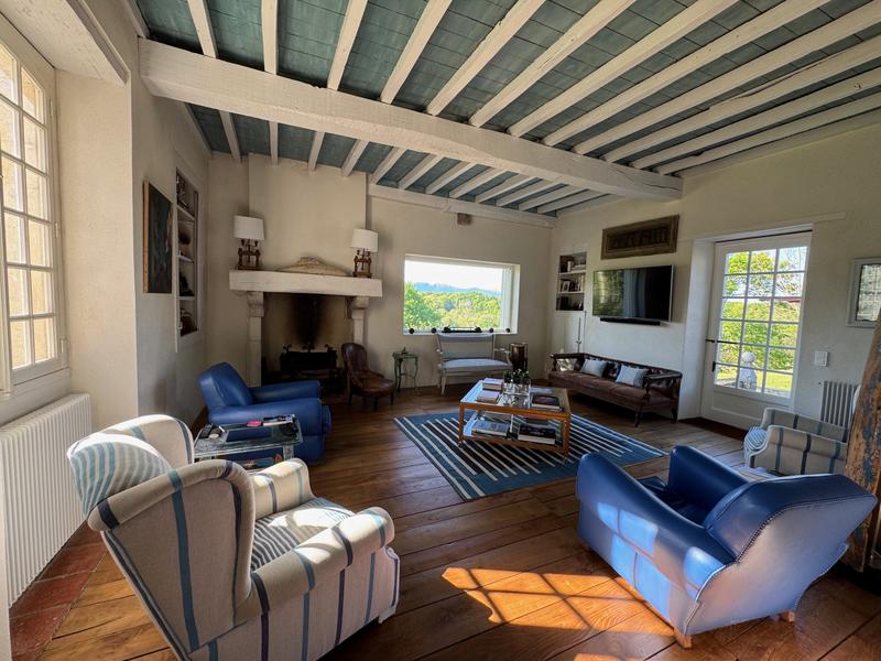 Maison - 230 m² - 10 pièces