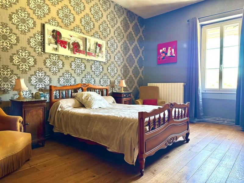 Propriété - 320 m² - 10 pièces