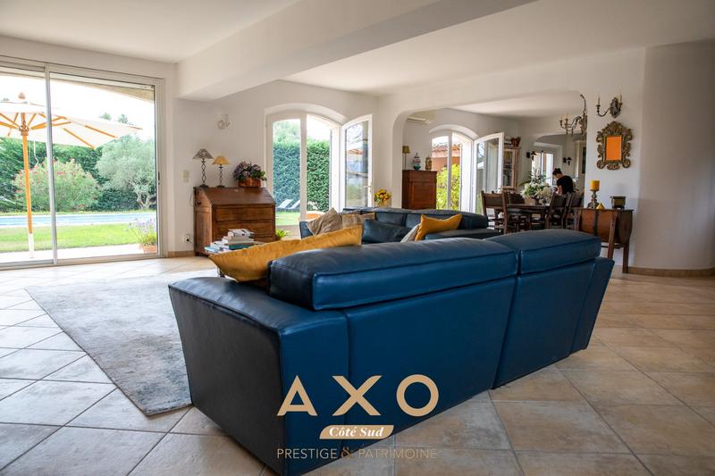 Maison - 224 m² - 7 pièces