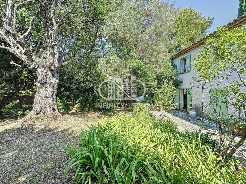 Villa - 193 m² - 6 pièces