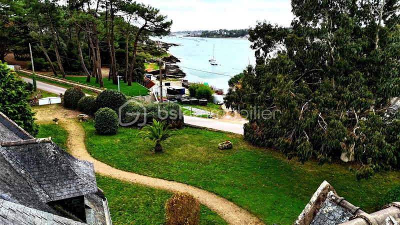 Demeure - 211 m² - 8 pièces