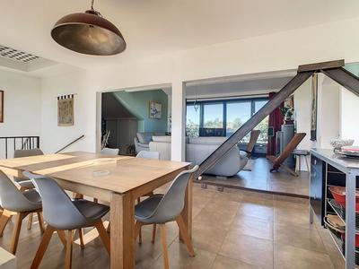 Appartement - 211 m² - 5 pièces