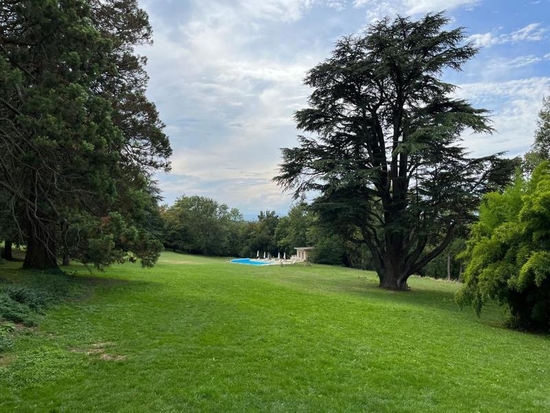 Maison de maîtres - 716 m² - 13 pièces