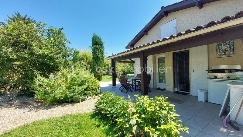 Maison - 235 m² - 8 pièces