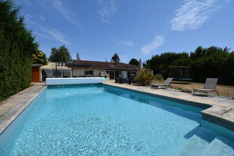 Maison - 221 m² - 7 pièces