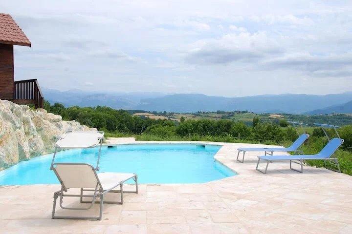 Maison - 250 m² - 11 pièces