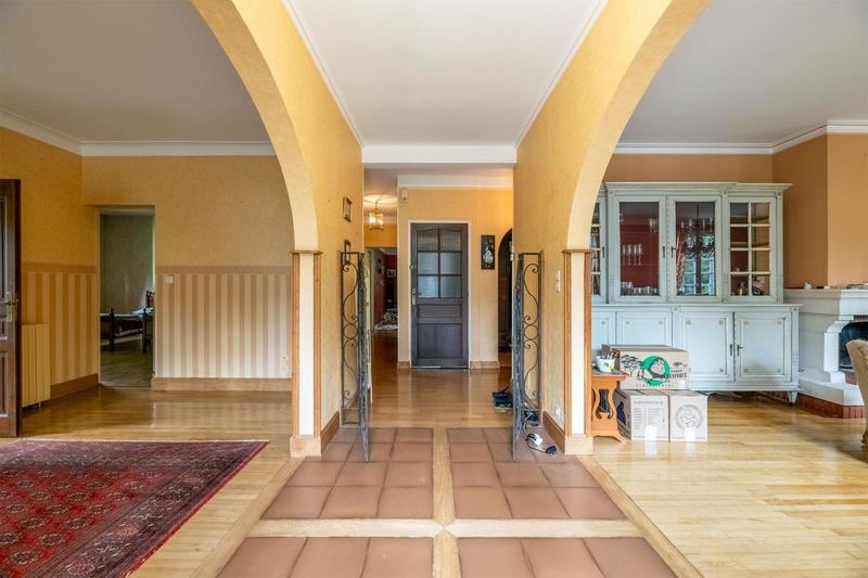 Maison - 307 m² - 11 pièces