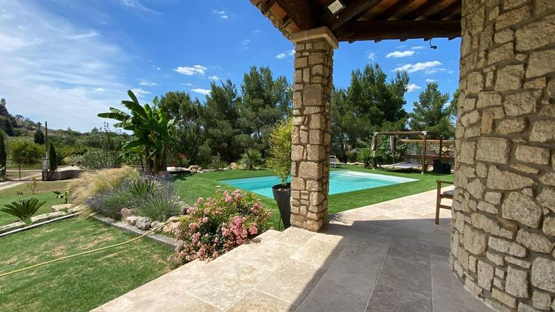 Maison - 185 m² - 9 pièces