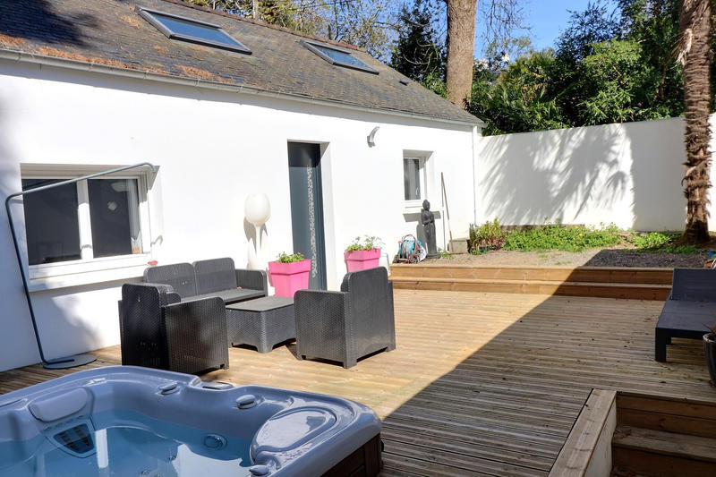 Maison - 280 m² - 9 pièces