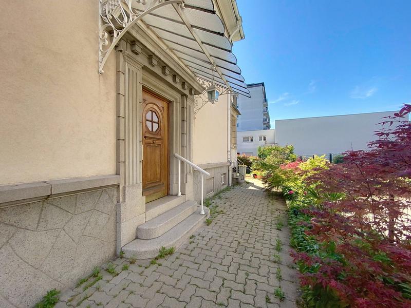 Maison - 299 m² - 9 pièces